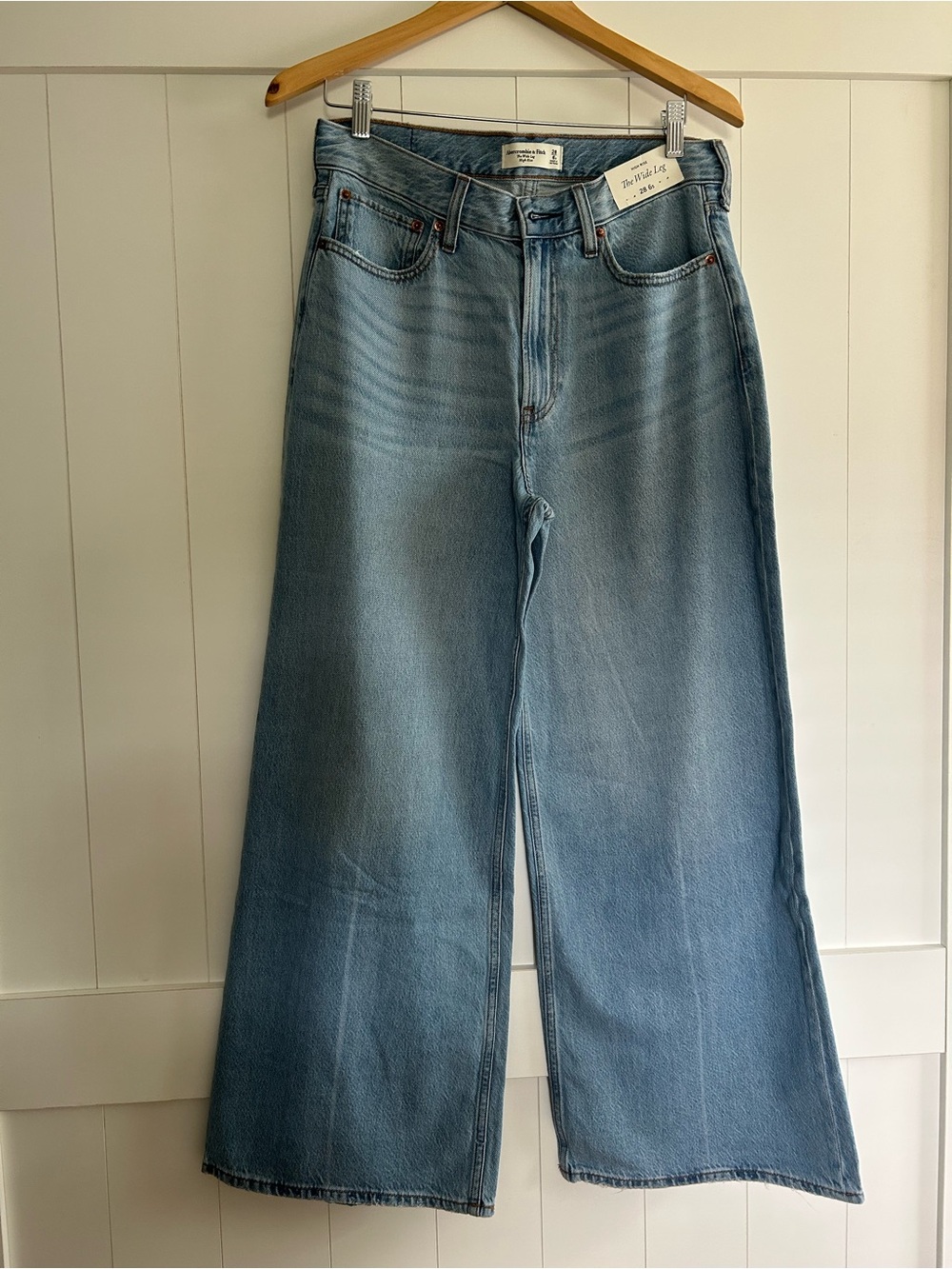 NWT Abercrombie & Fitch Light Blue High Rise Wide-Leg Jeans